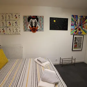 Apartment Pop Artiste Configure En Galerie Dart A 200 M Du Centre Avec Parking Prive Et Securise Gratuit Dans Copropriete